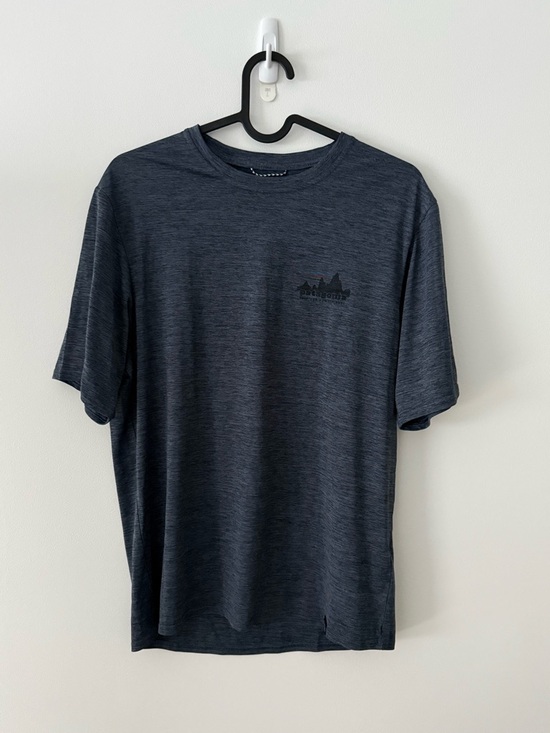 Patagonia Other - Patagonia Men's Capilene Cool Daily Graphic Shirt